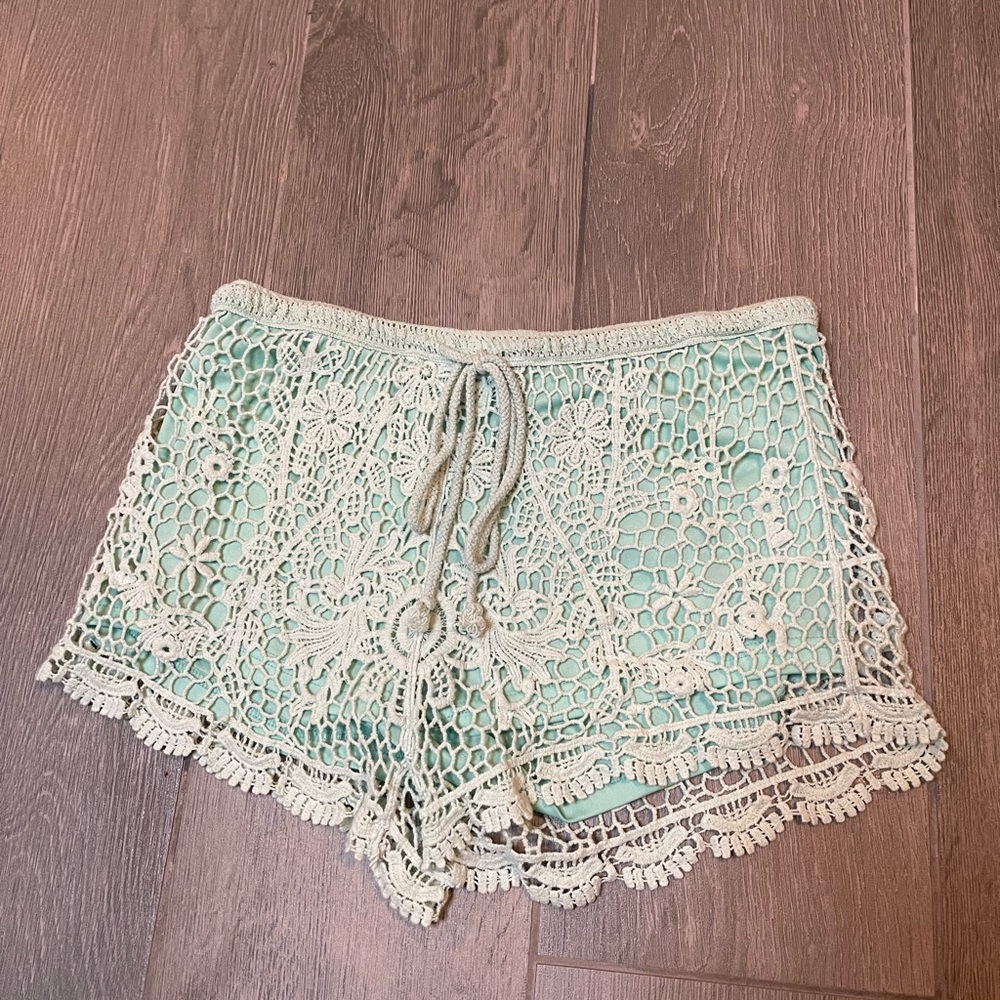 Mint color lace shorts- size Large